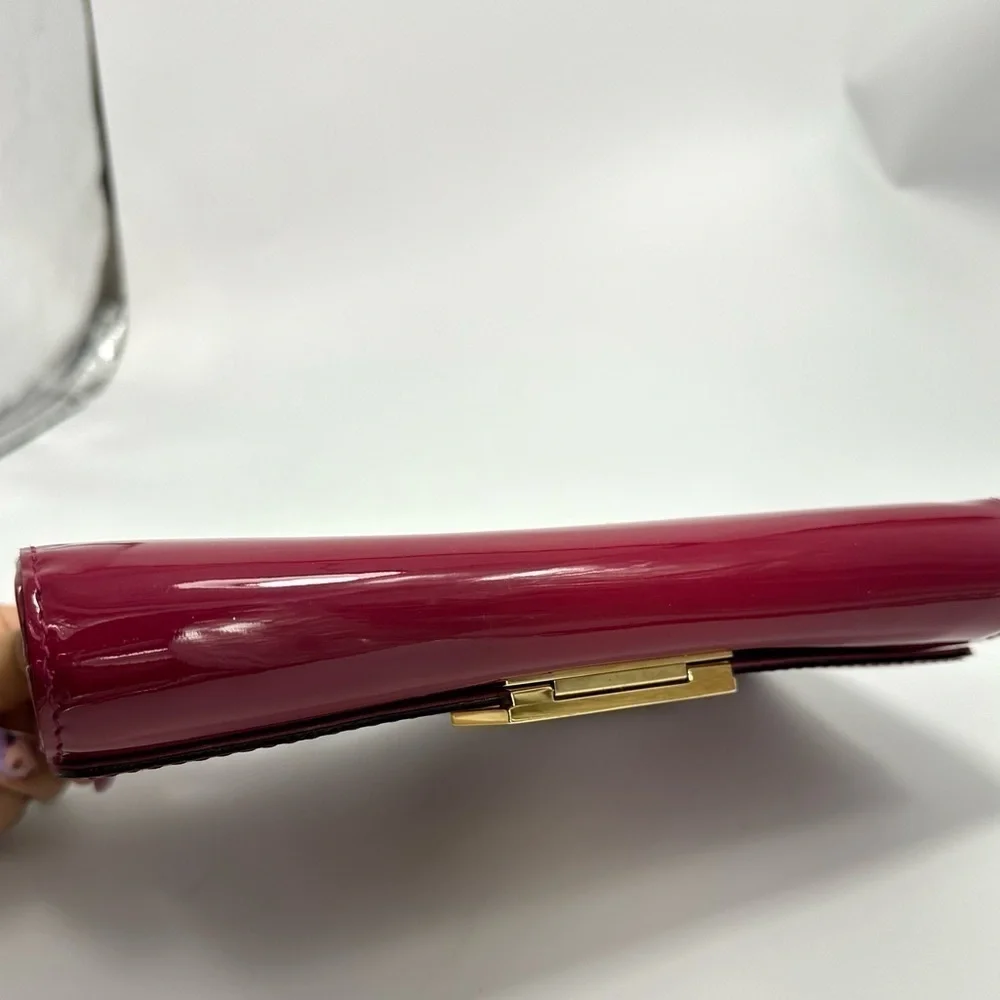 louis vuitton louise clutch patent in pink